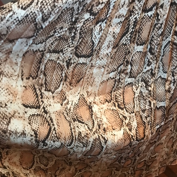 ❤️last one❤️ size M Snake print pleated midi skirt - Picture 6 of 6